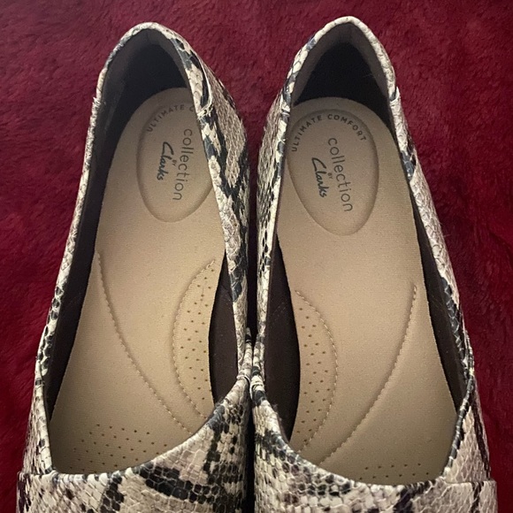 Clarks Women's Snakeskin Loafers - Black and Cream - Picture 5 of 7